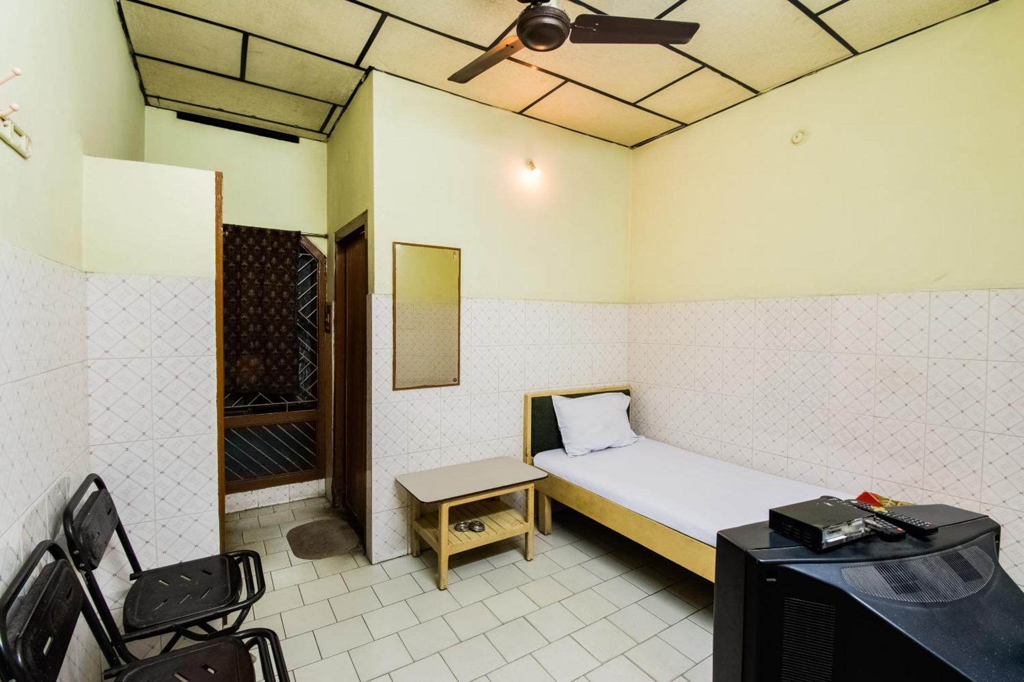 Spot On Sri Ratna Lodge Rajahmundry Luaran gambar