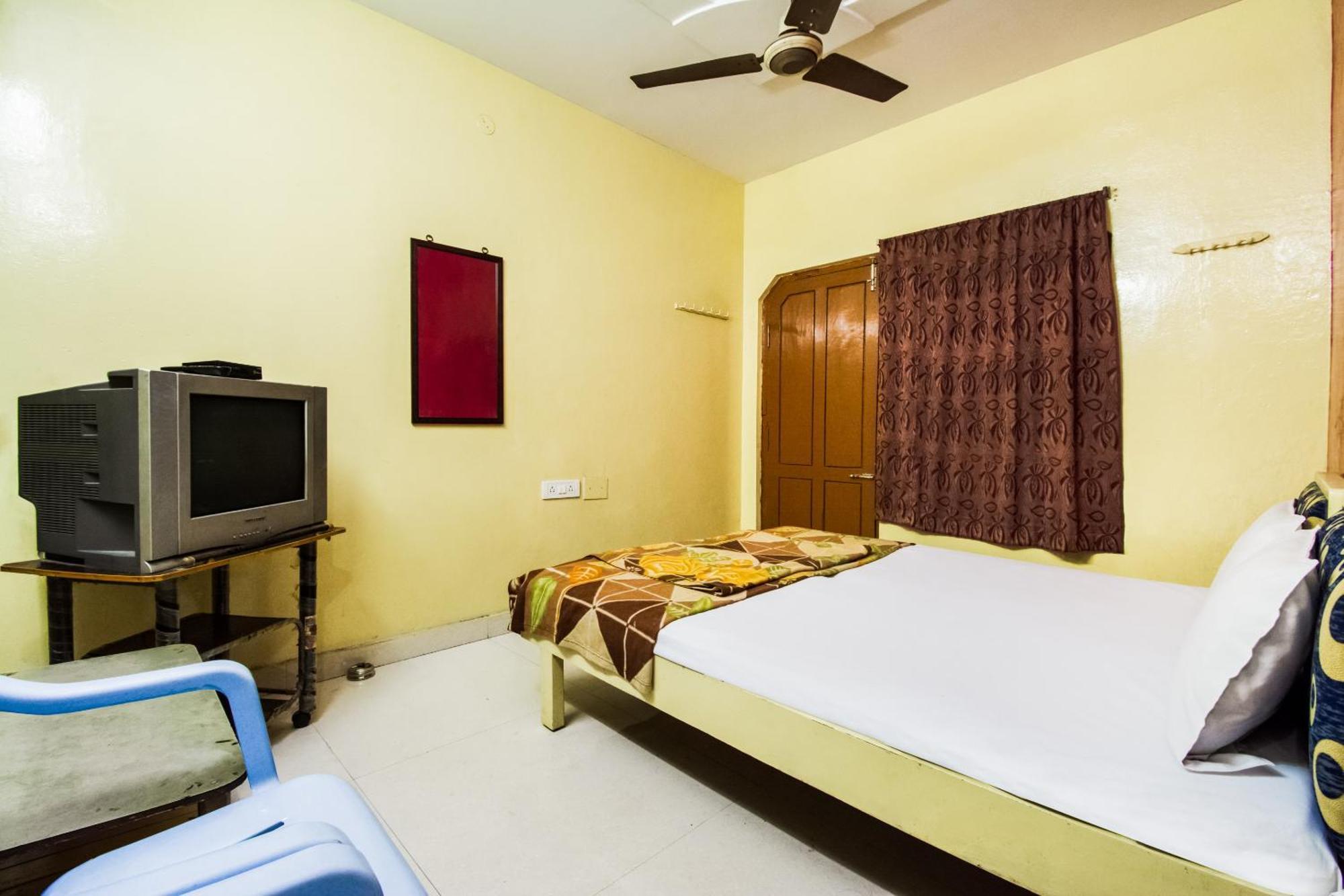 Spot On Sri Ratna Lodge Rajahmundry Luaran gambar