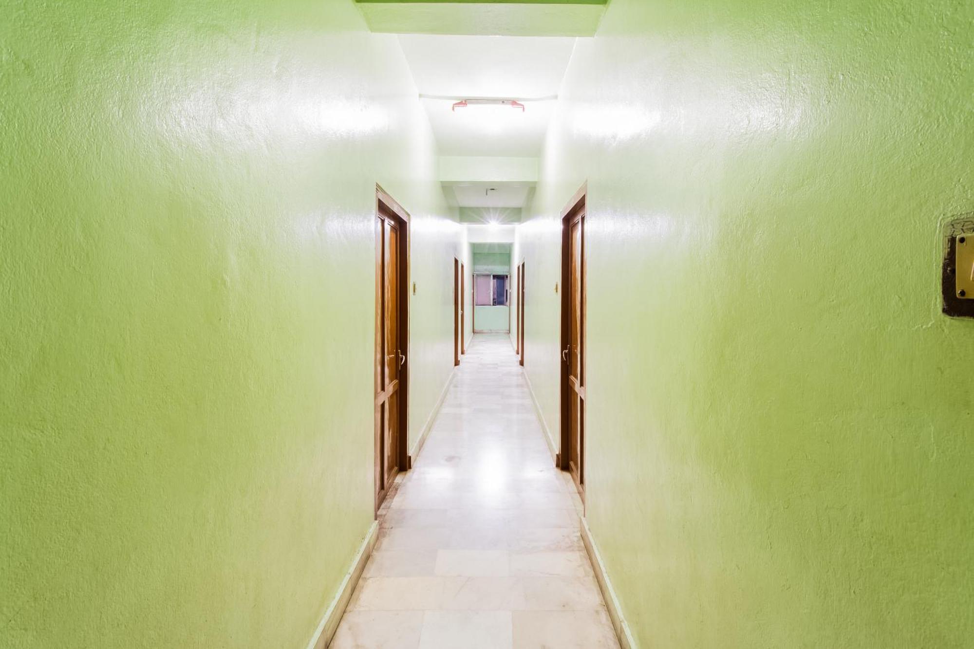 Spot On Sri Ratna Lodge Rajahmundry Luaran gambar