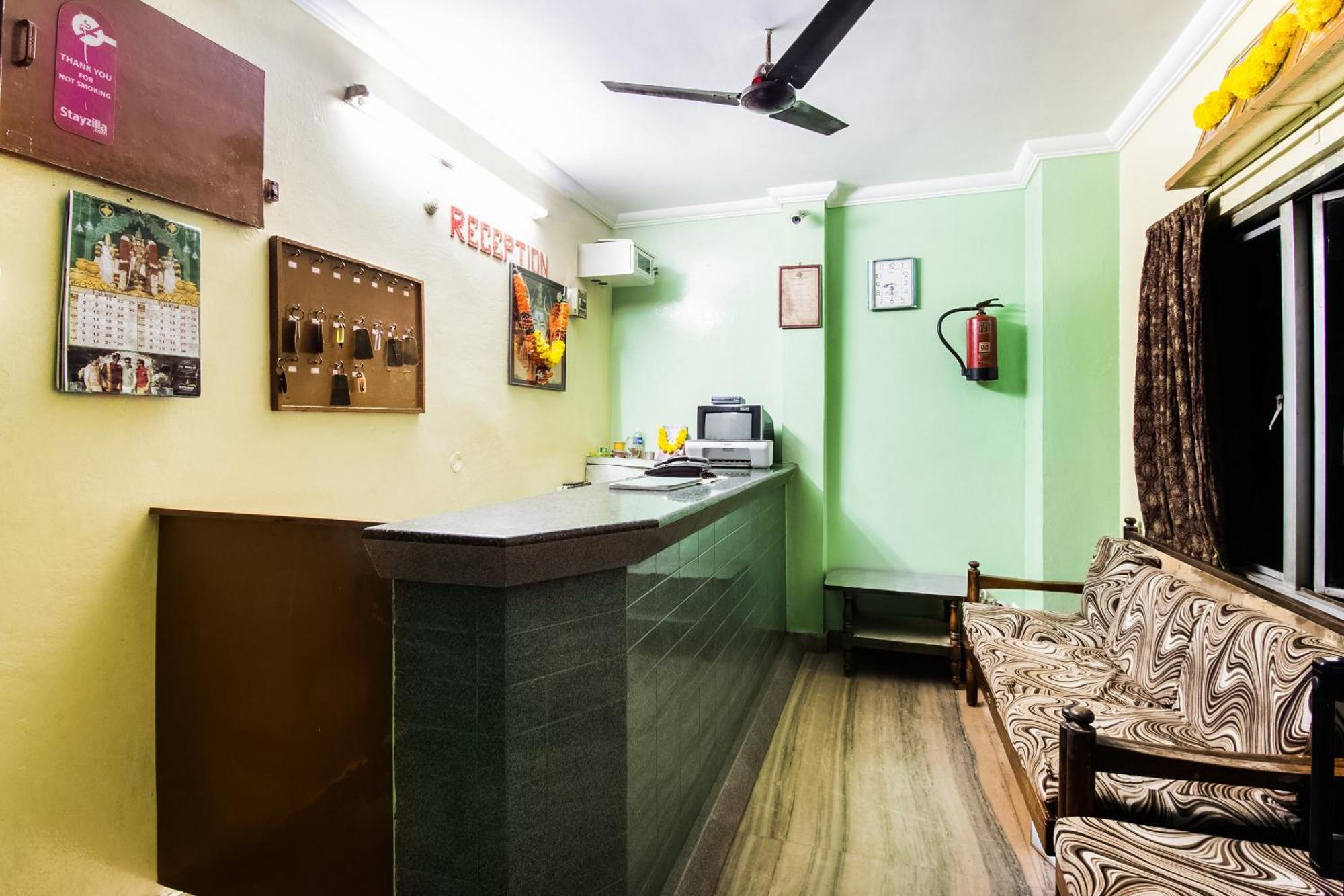 Spot On Sri Ratna Lodge Rajahmundry Luaran gambar