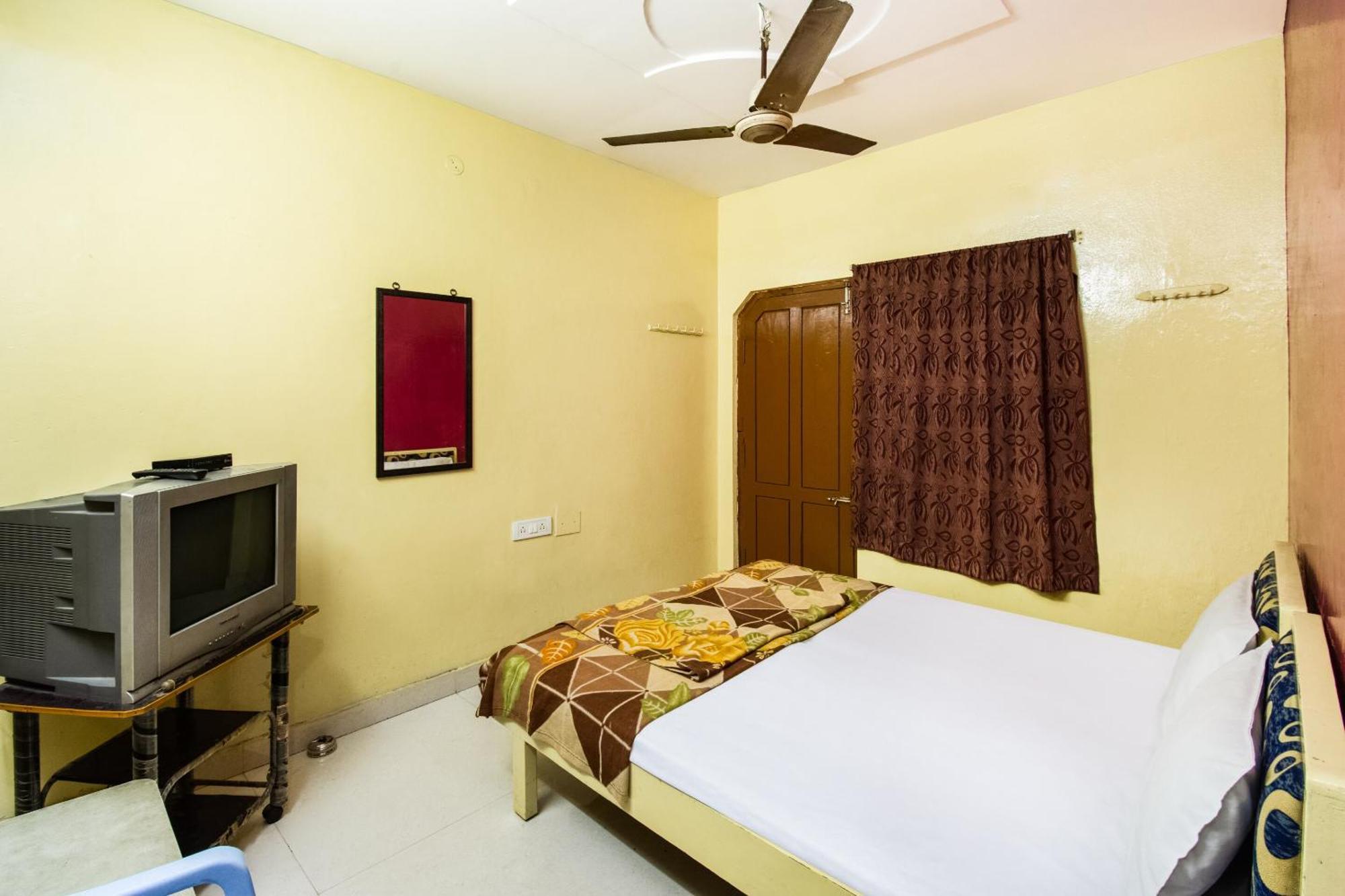 Spot On Sri Ratna Lodge Rajahmundry Luaran gambar