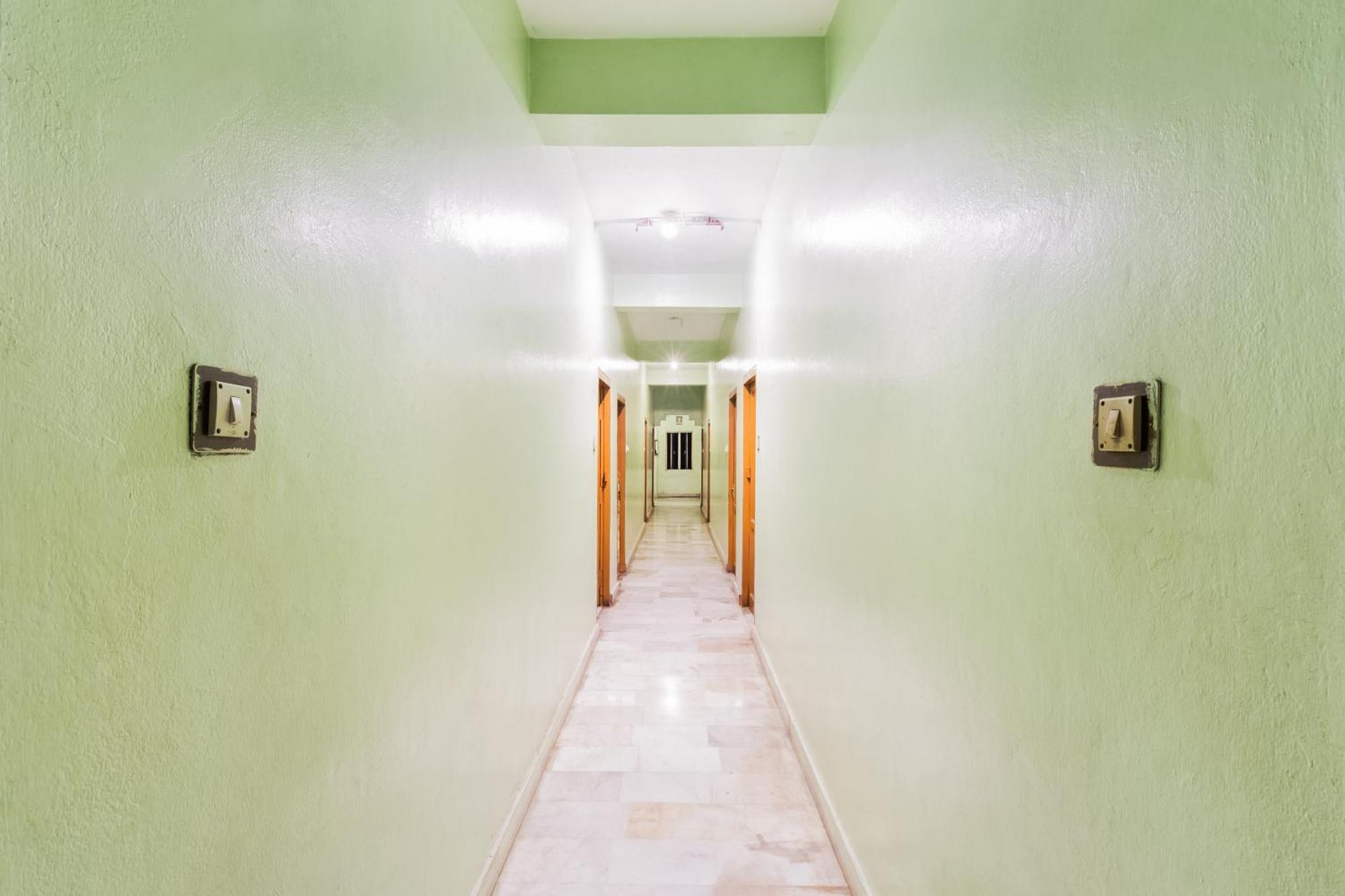 Spot On Sri Ratna Lodge Rajahmundry Luaran gambar
